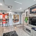 Pittsburgh Home With Pool, Fire Pit And Game Room