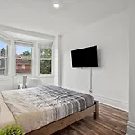 Oakland/University @E Stylish And Central Private Bedroom With Shared Bathroom