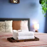 Boat House - Beautiful Custom Space, Two King Beds