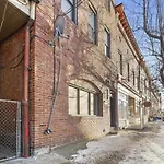Lawrenceville Central !5 Spacious And Quiet Three Bedroom Apartment With Free Street Parking