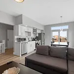 Pittsburgh Skyline Views - Luxury 1 Bedroom