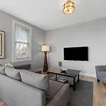 Pittsburgh Skyline Views - Luxury 1 Bedroom