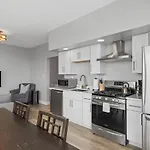 Pittsburgh Skyline Views - Luxury 1 Bedroom