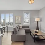 Pittsburgh Skyline Views - Luxury 1 Bedroom