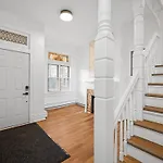 Shadyside, Pittsburgh, Modern And Stylish 1 Bedroom Unit5 With Free Parking