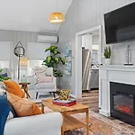 Island Gem-Riverfront, Near Rmu Sportscenter-4 Br