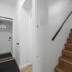 Shadyside, Pittsburgh !I Modern And Bright Private Bedroom With Shared Bathroom
