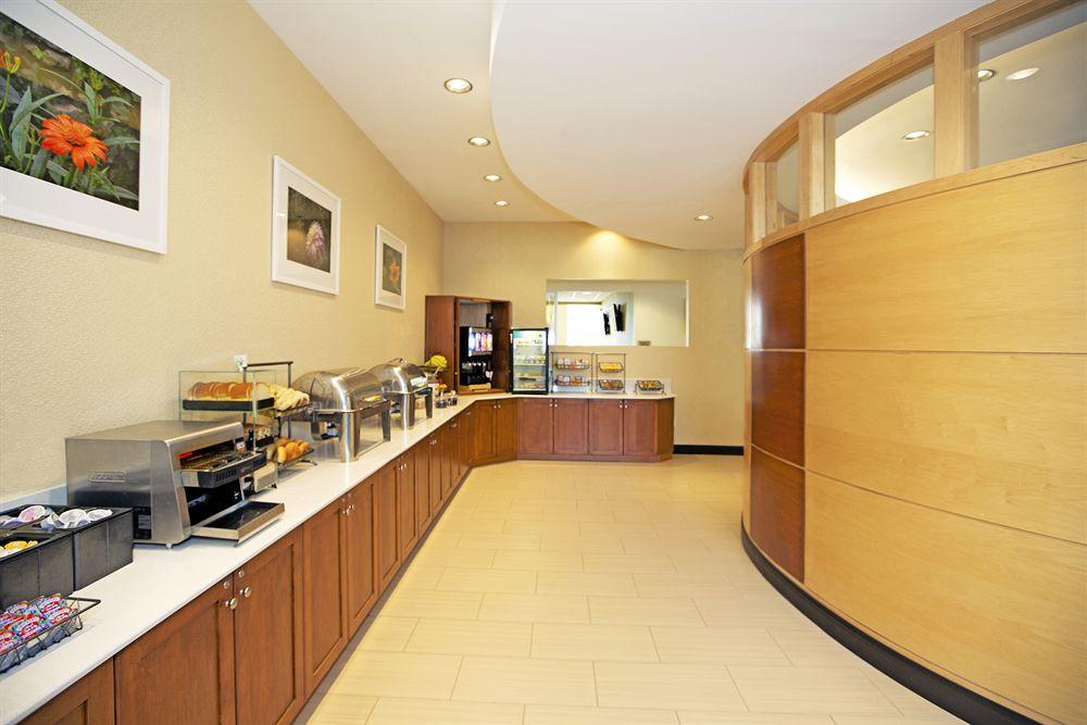 Springhill By Marriott North Shore Hotel 3*