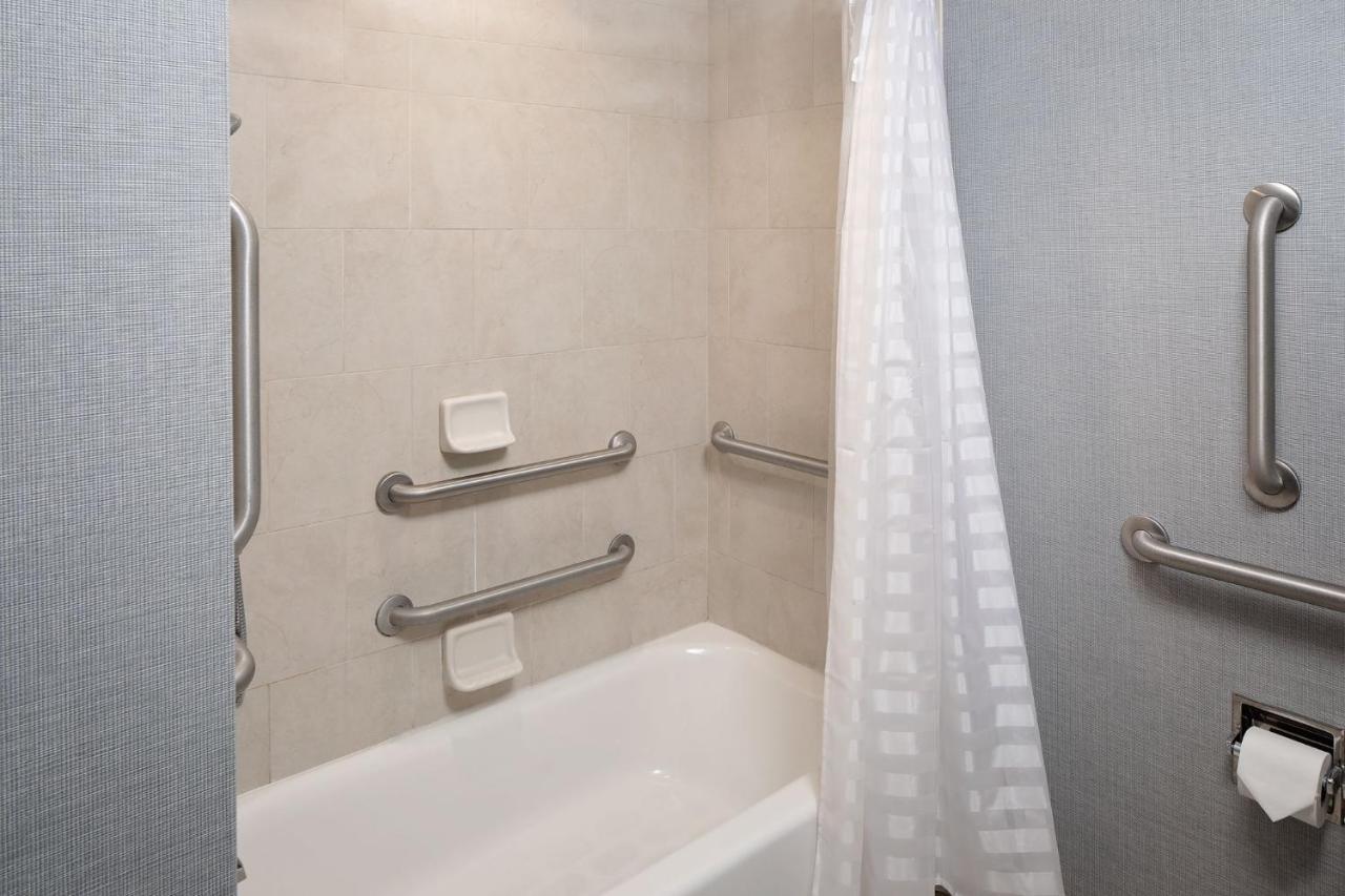 Hotel Hyatt Place North Shore 3*