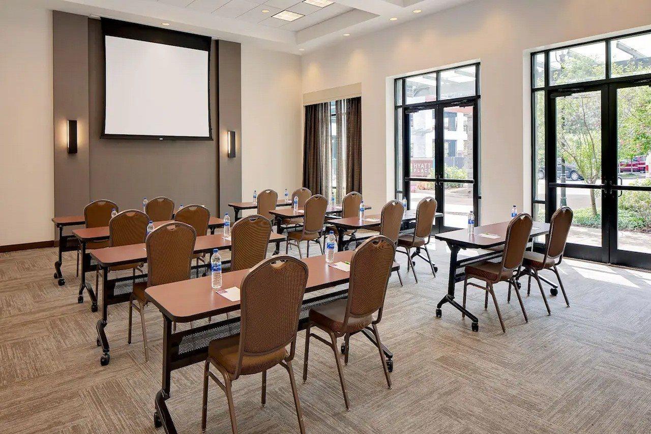 Hyatt Place North Shore Hotel
