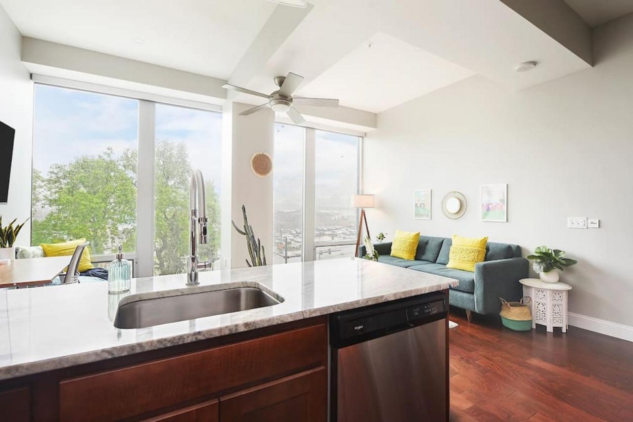 Apartment Hostwise - The Washington At Chatham - Free Parking, Private Gym, Skyline Views! *