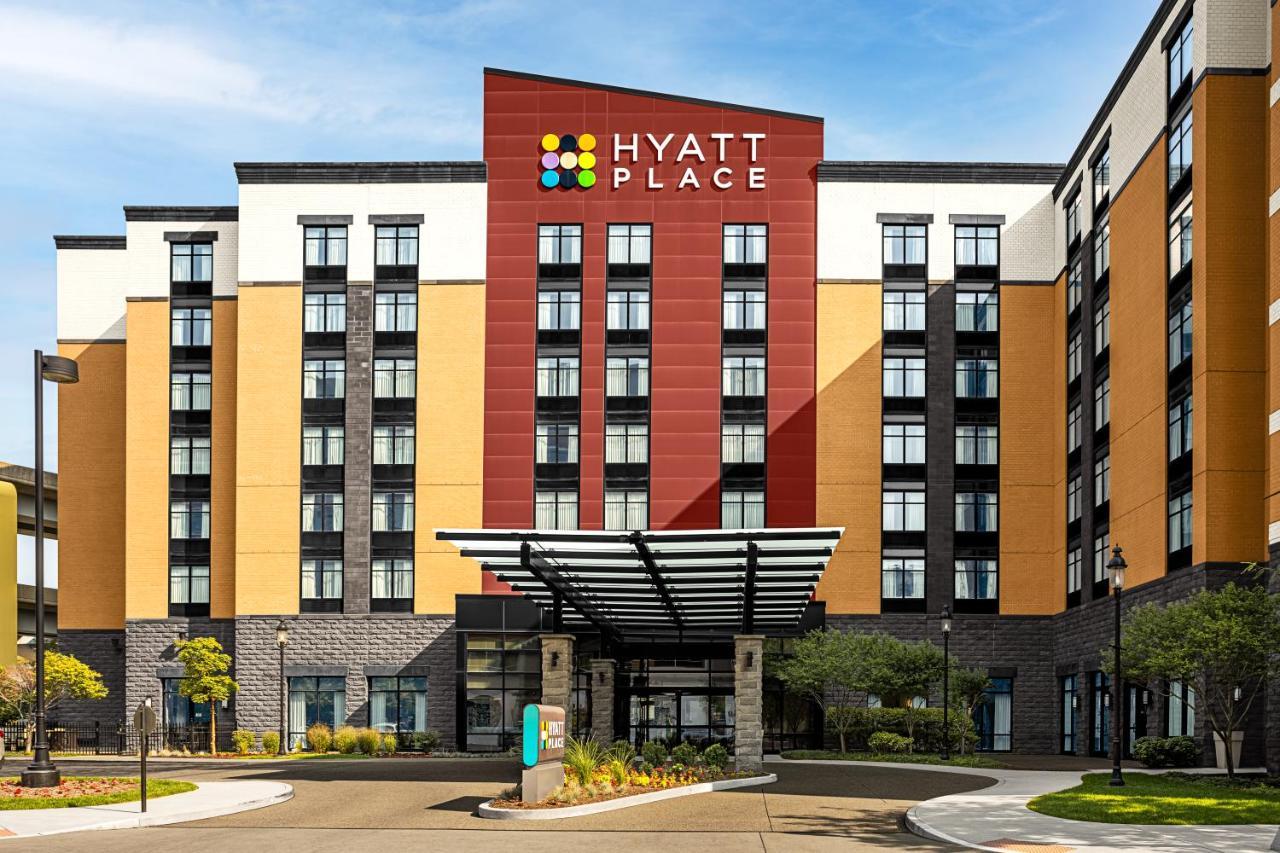 Hyatt Place North Shore 3*