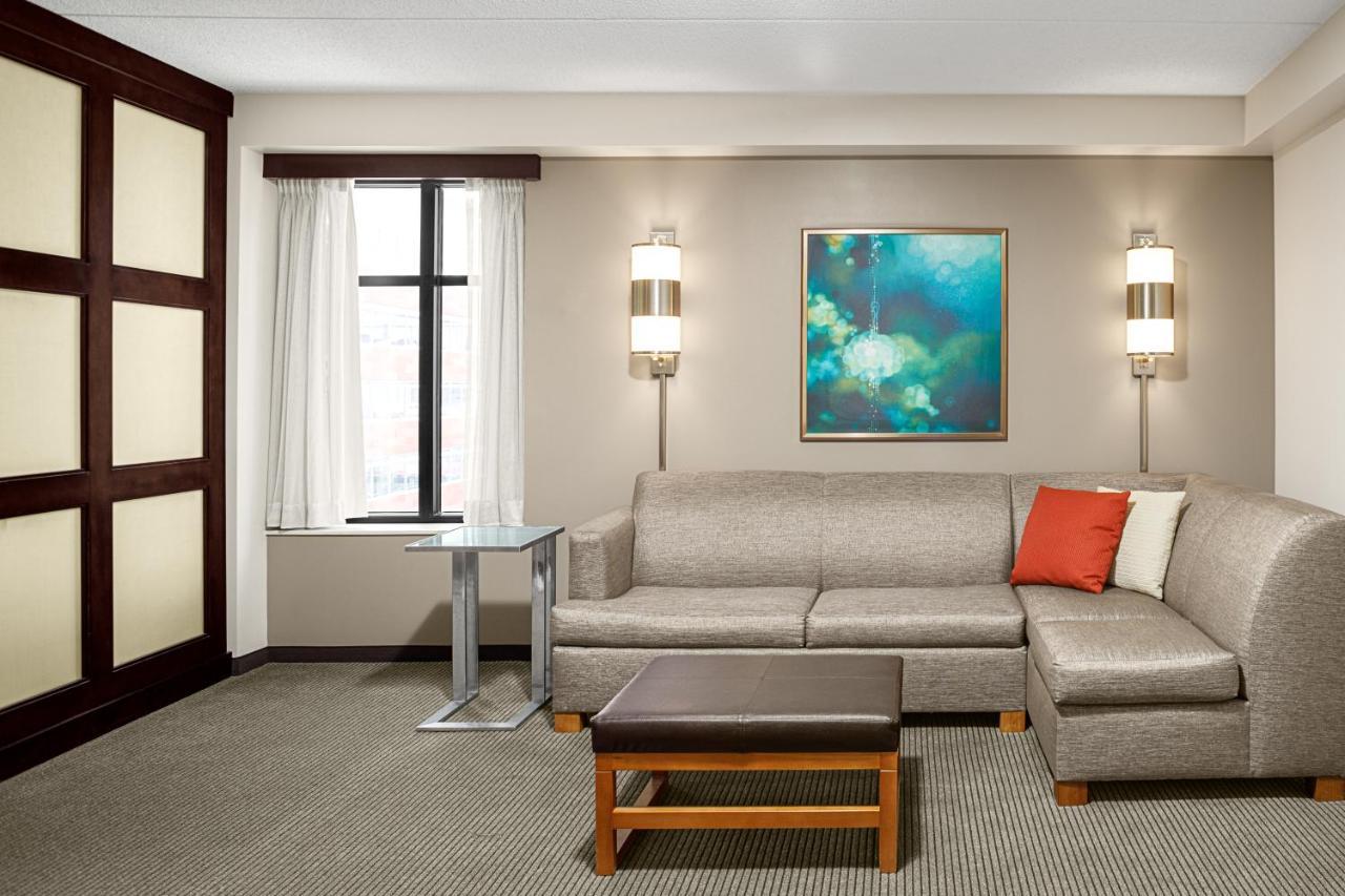 Hyatt Place North Shore Hotel 3*