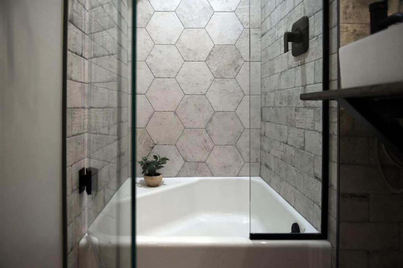 Apartment Hostwise - The Grandview - Great Views - Brand New Remodel *