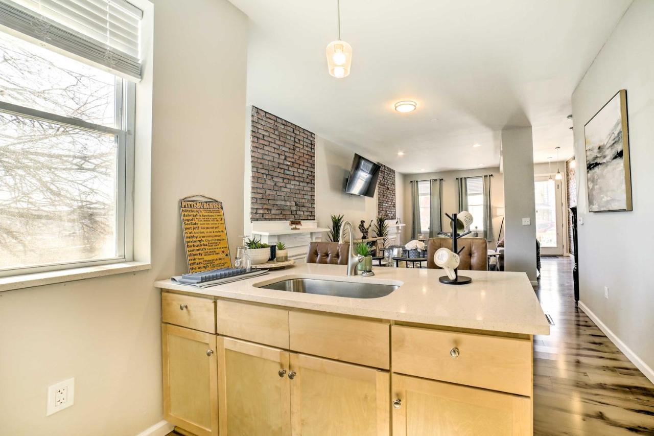 Townhome 1 Mi To Downtown Holiday home