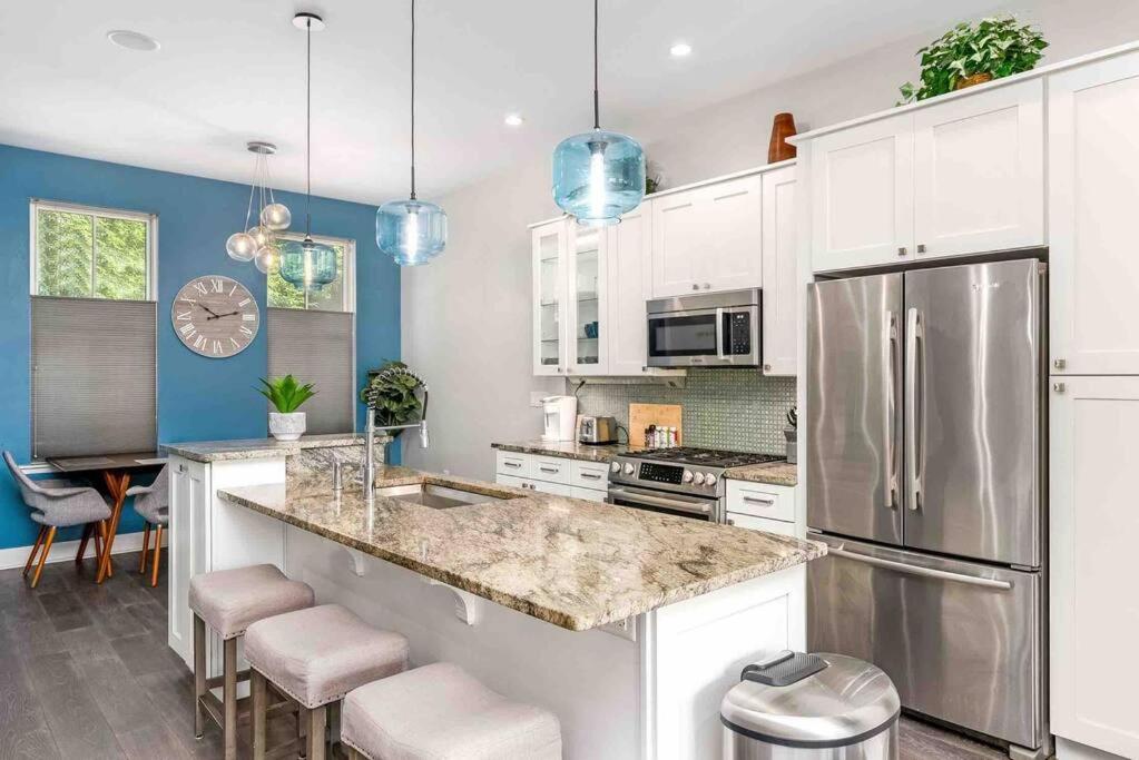 Stadiumview Villa: Pet-friendly 4br With Vistas
