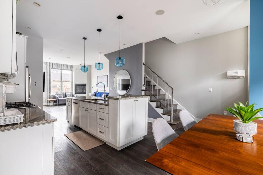 Stadiumview Villa: Pet-friendly 4br With Vistas