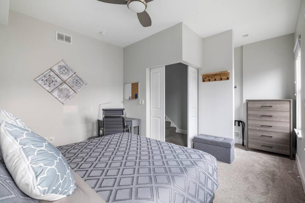 Stadiumview Villa: Pet-friendly 4br With Vistas Holiday home *