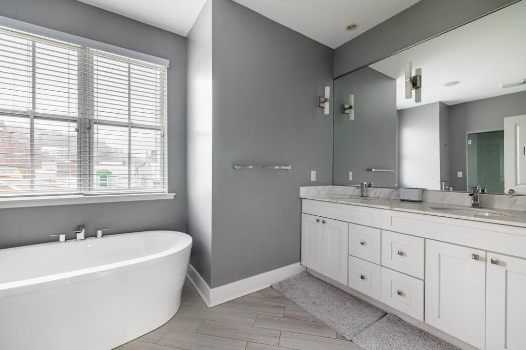 Stadiumview Villa: Pet-friendly 4br With Vistas *