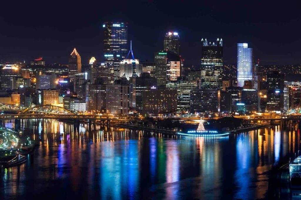 Stadiumview Villa: Pet-friendly 4br With Vistas Holiday home Pittsburgh