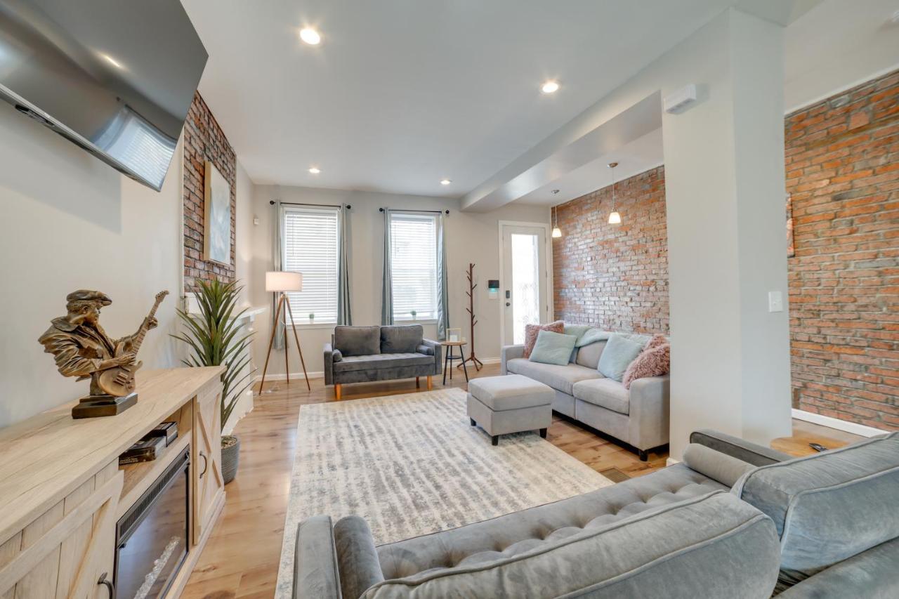 Townhome 1 Mi To Downtown Holiday home