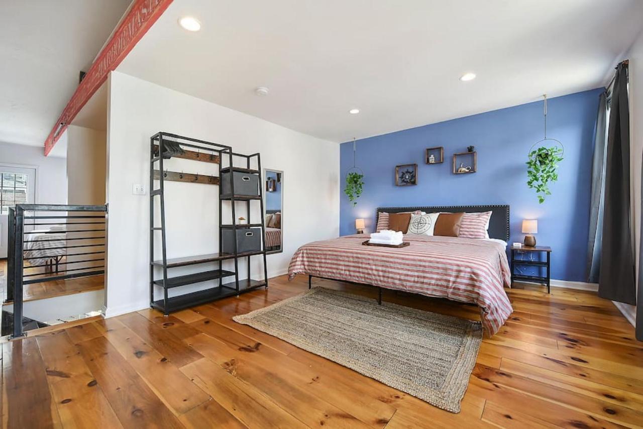 Boat House - Beautiful Custom Space, Two King Beds Ferienhaus Pittsburgh