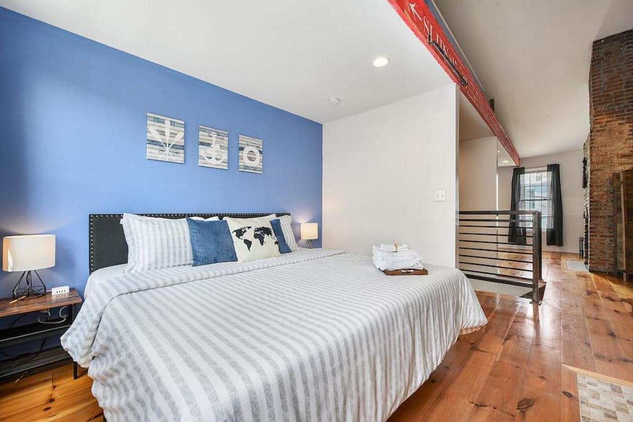 Boat House - Beautiful Custom Space, Two King Beds Ferienhaus