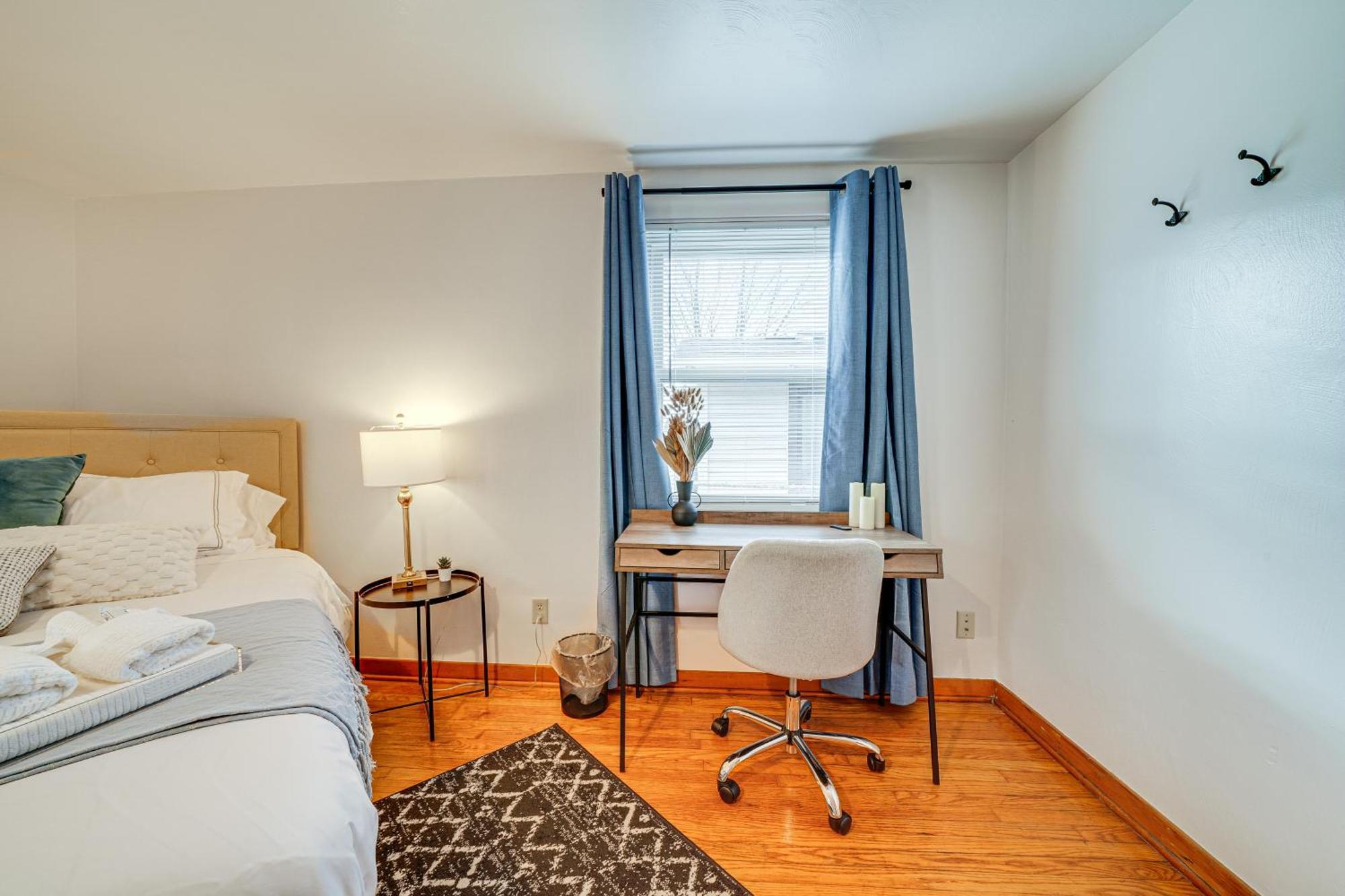 Spacious Getaway About 2 Mi To Downtown! Apartment *