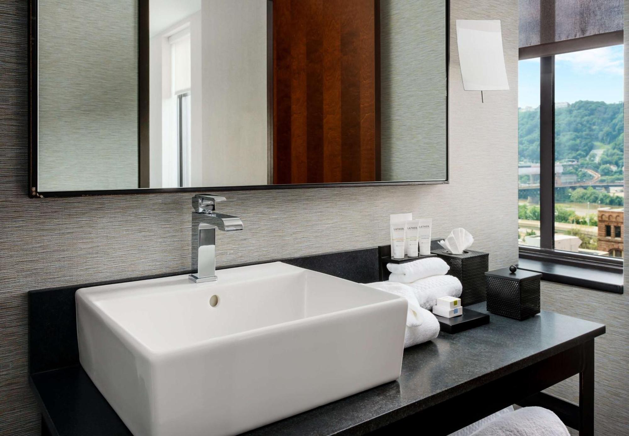 Joinery Pittsburgh, Curio Collection By Hilton Hotel 4*