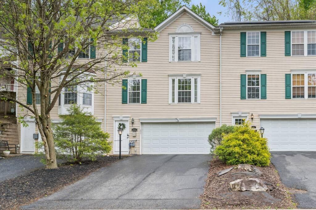 Holiday home New 3 Bdrm - Mt Washington - Garage