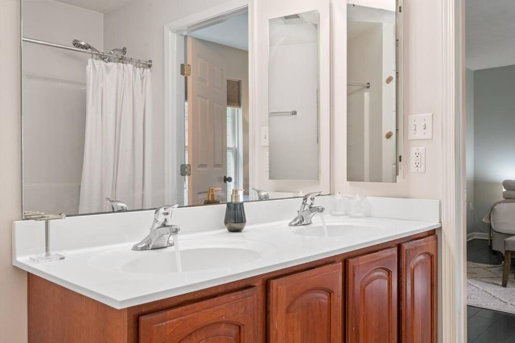 New 3 Bdrm - Mt Washington - Garage *