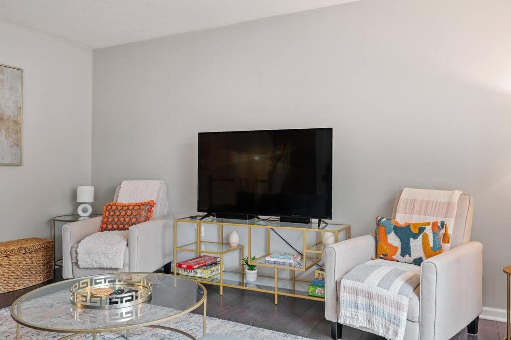 New 3 Bdrm - Mt Washington - Garage Holiday home Pittsburgh