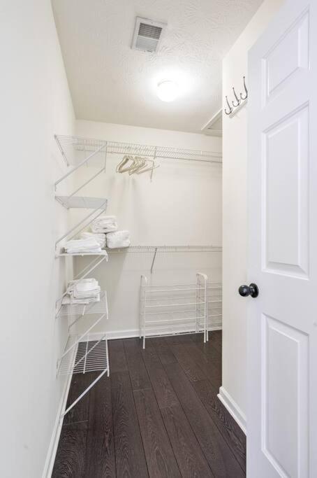 Holiday home New 3 Bdrm - Mt Washington - Garage *