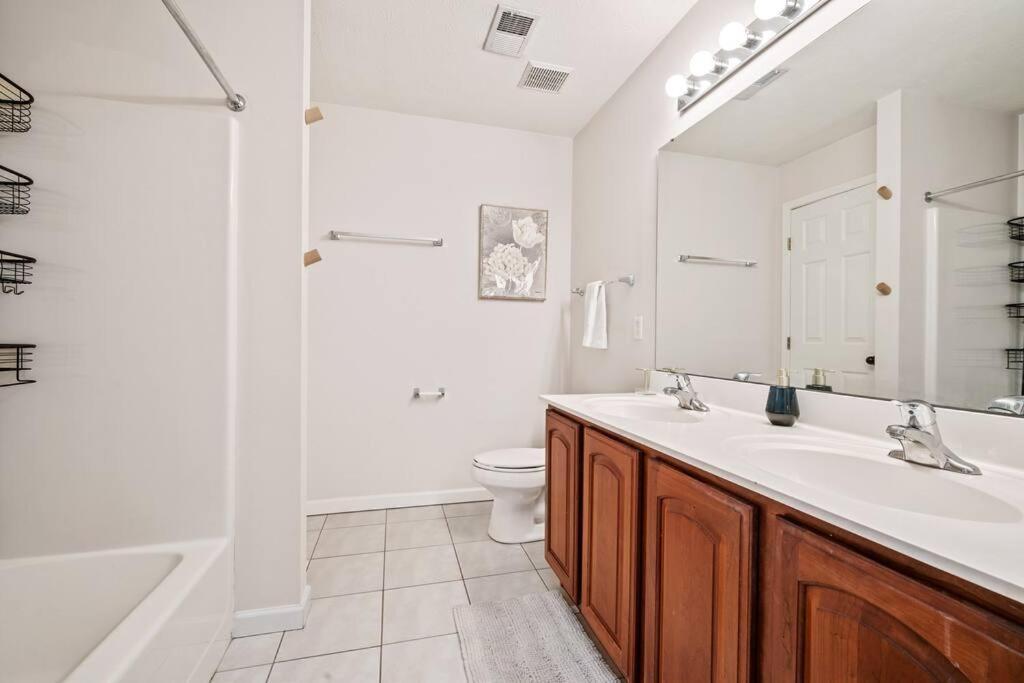 New 3 Bdrm - Mt Washington - Garage Holiday home *