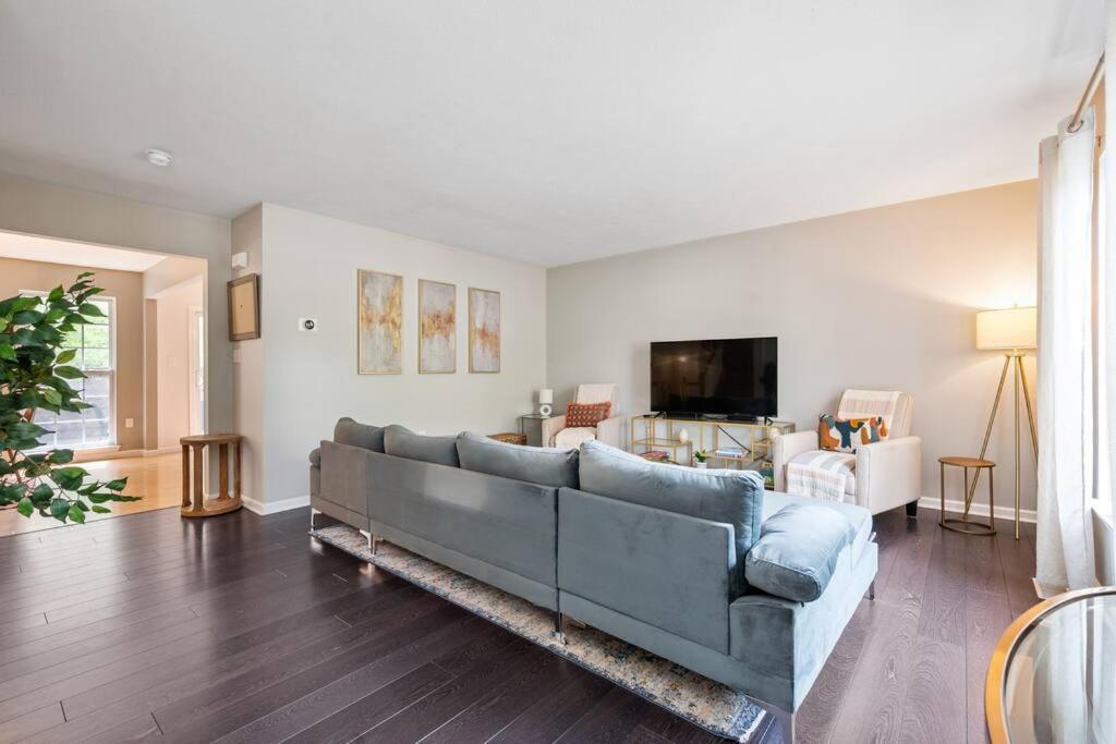 New 3 Bdrm - Mt Washington - Garage Holiday home Pittsburgh