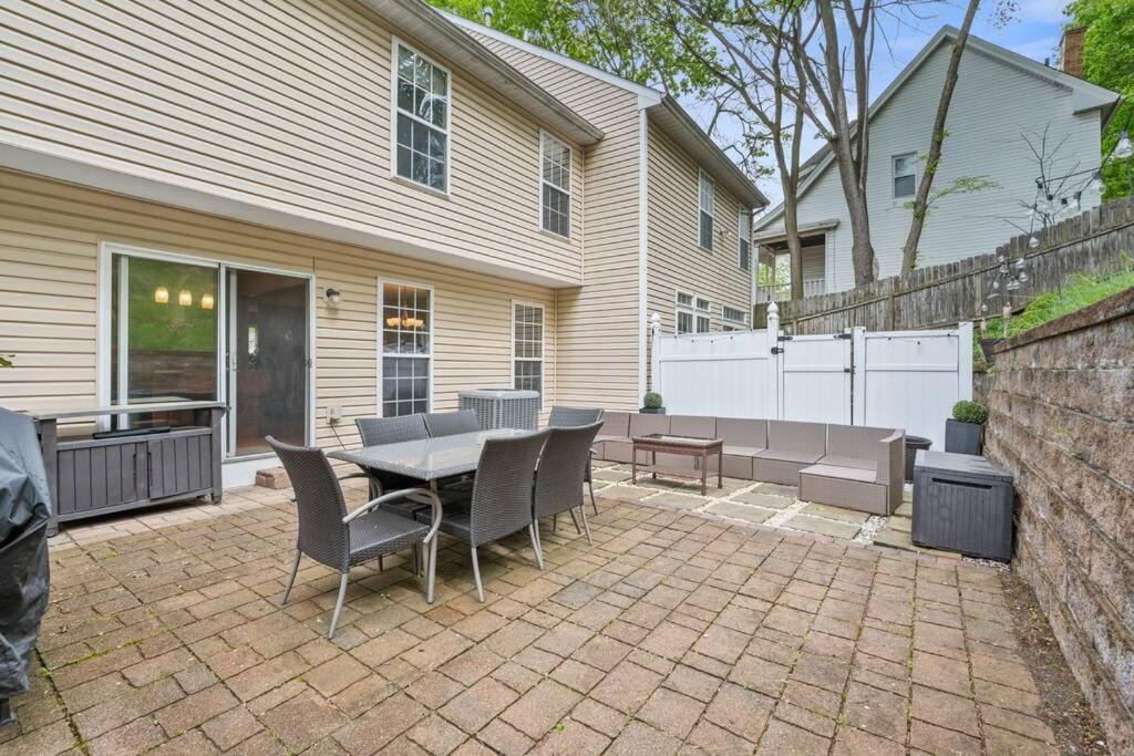 Holiday home New 3 Bdrm - Mt Washington - Garage