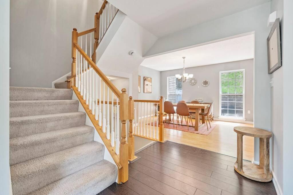 New 3 Bdrm - Mt Washington - Garage Holiday home Pittsburgh