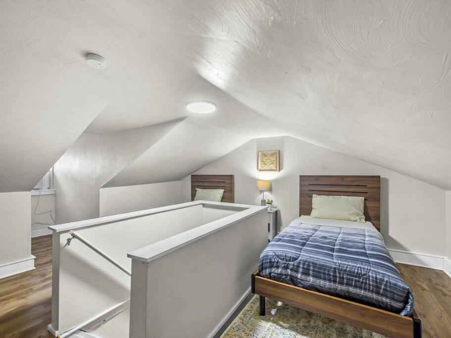 Apartamento Bloomfield, Bright And Spacious Two Bedroom With Free Parking *