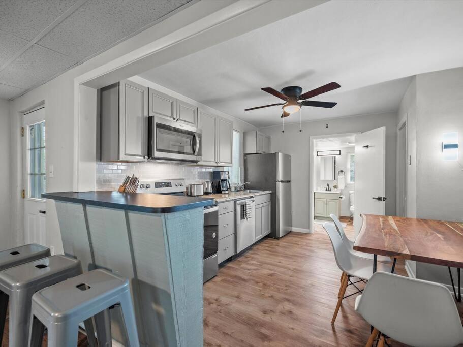 Bloomfield, Bright And Spacious Two Bedroom With Free Parking Apartamento