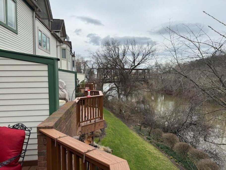 Charming, Washington's Landing Island Villa Pittsburgh