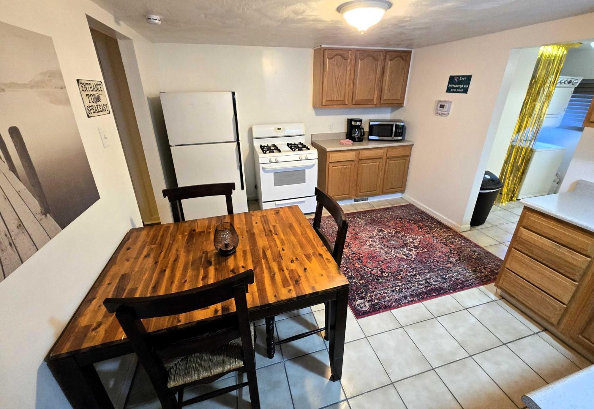 Carey Way Quarters - The Speakeasy Apartment Pittsburgh