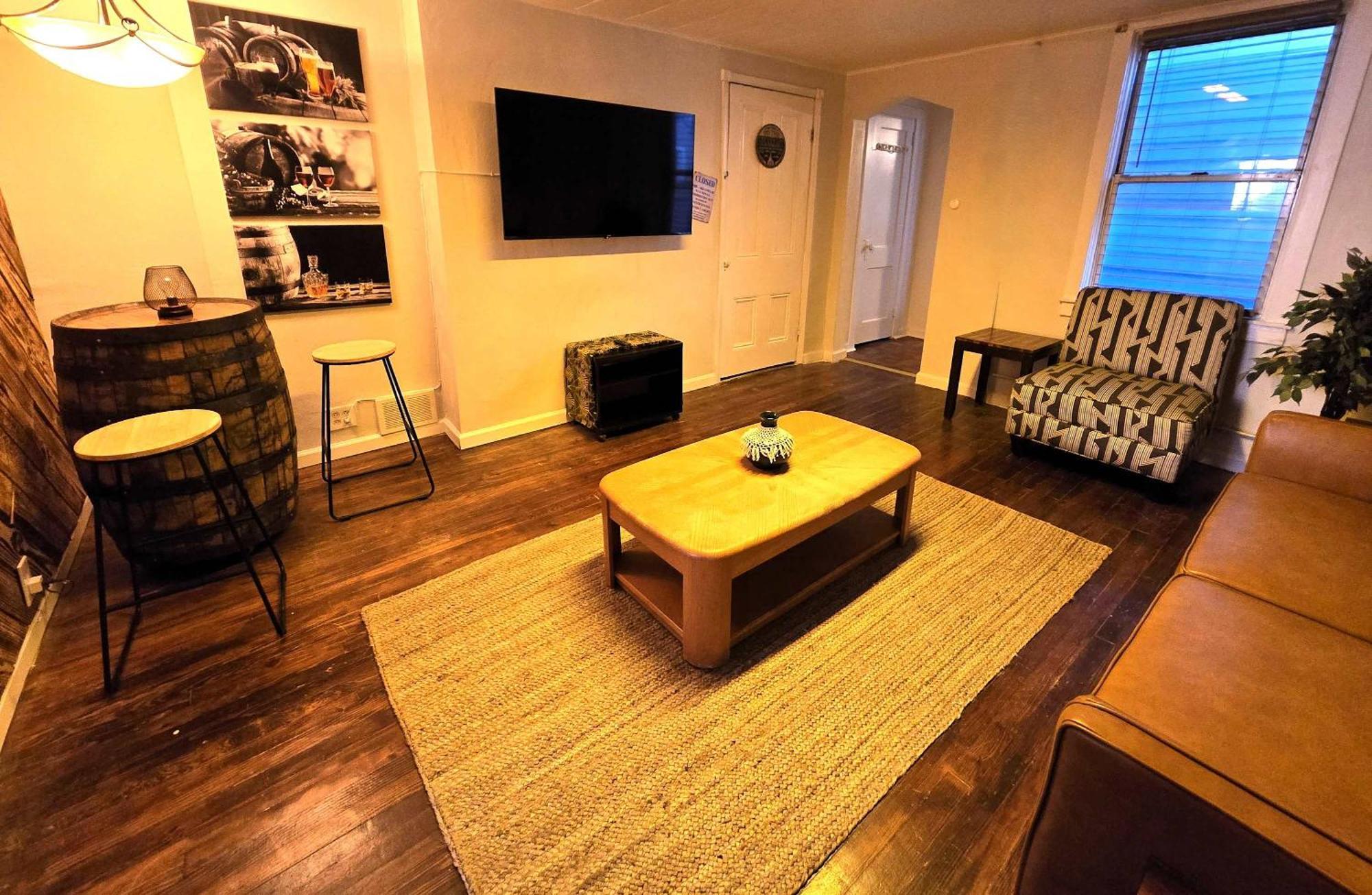 Apartment Carey Way Quarters - The Speakeasy