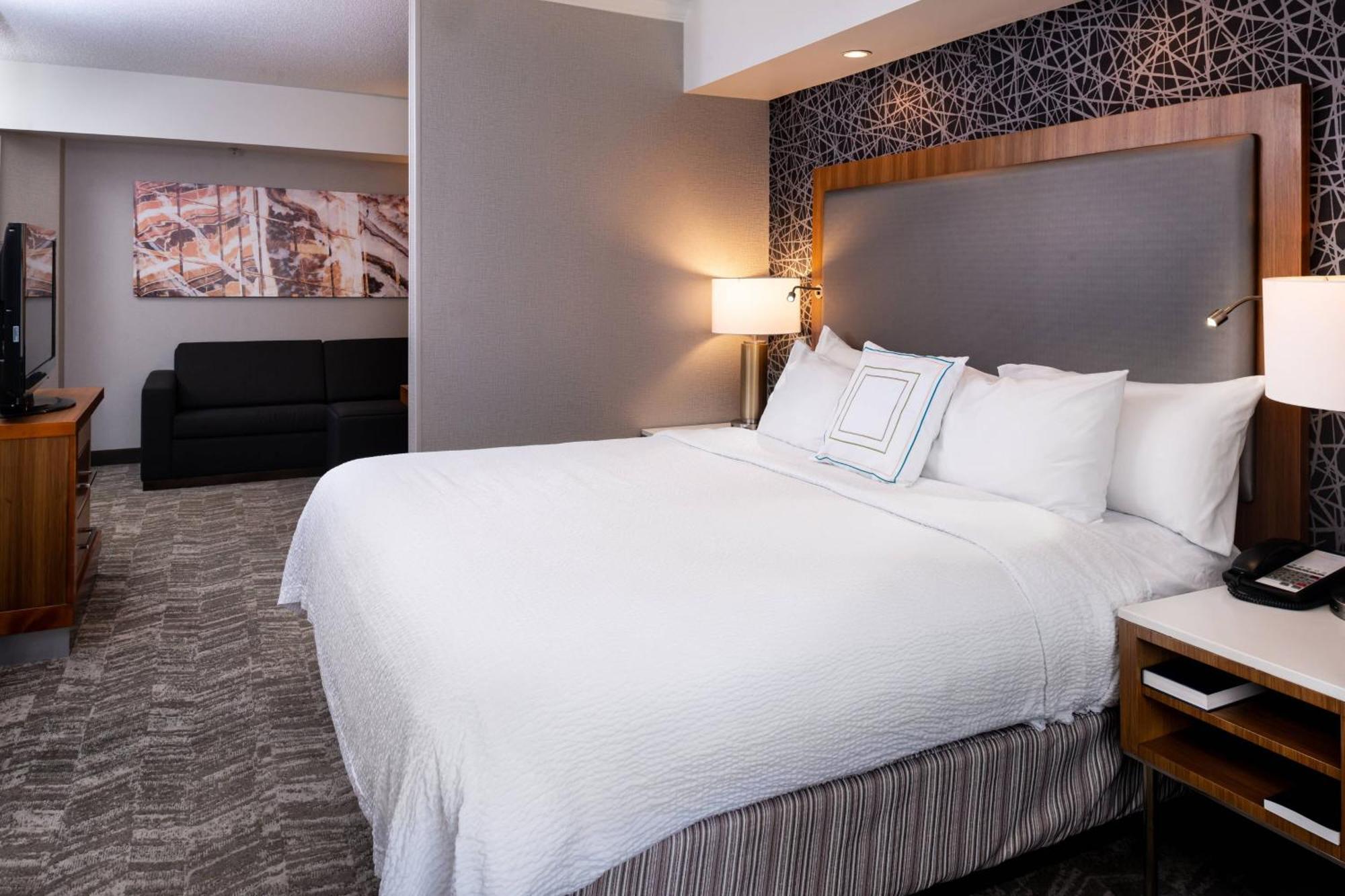 Springhill By Marriott North Shore 3*