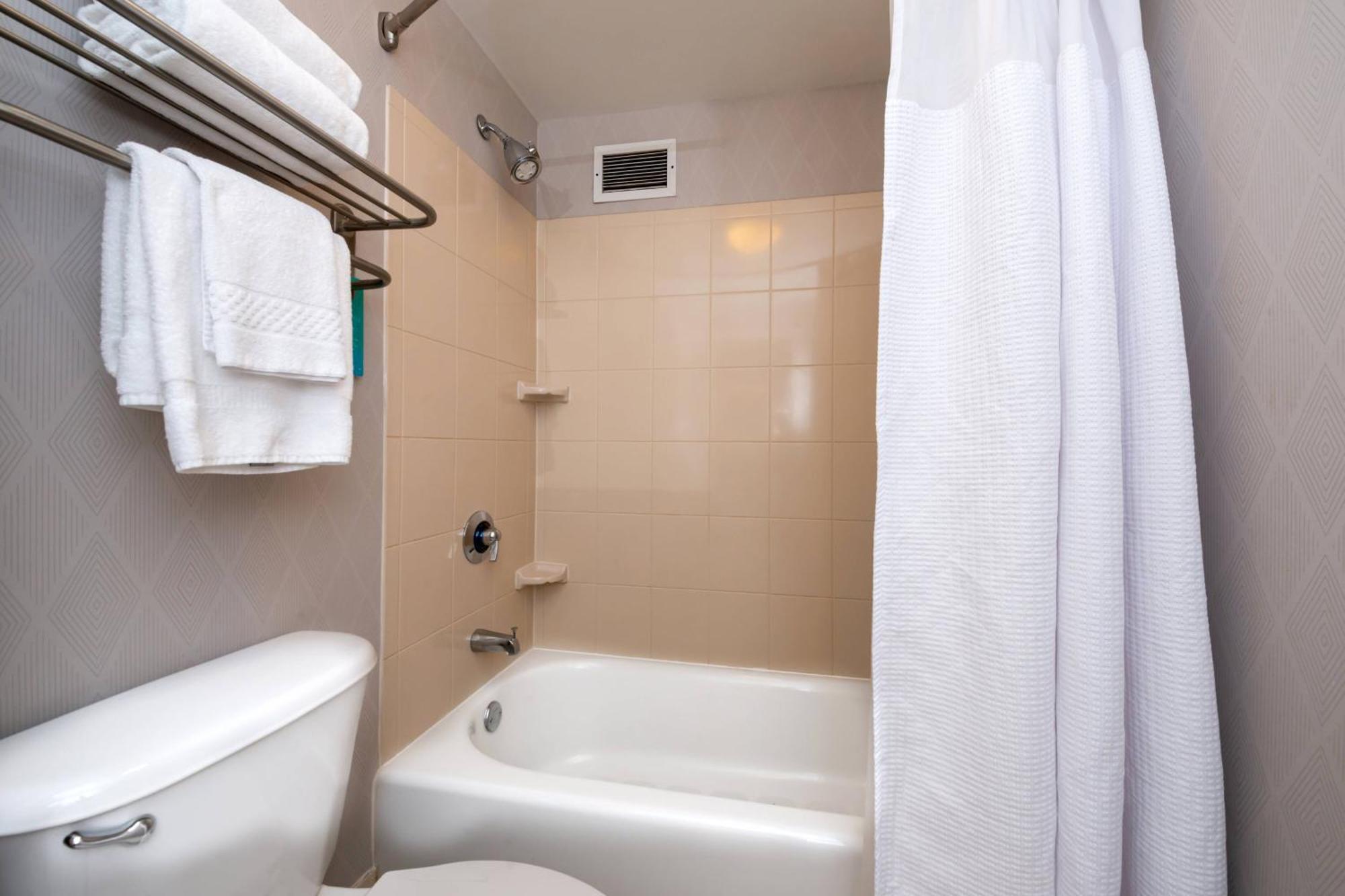 Springhill By Marriott North Shore Hotel