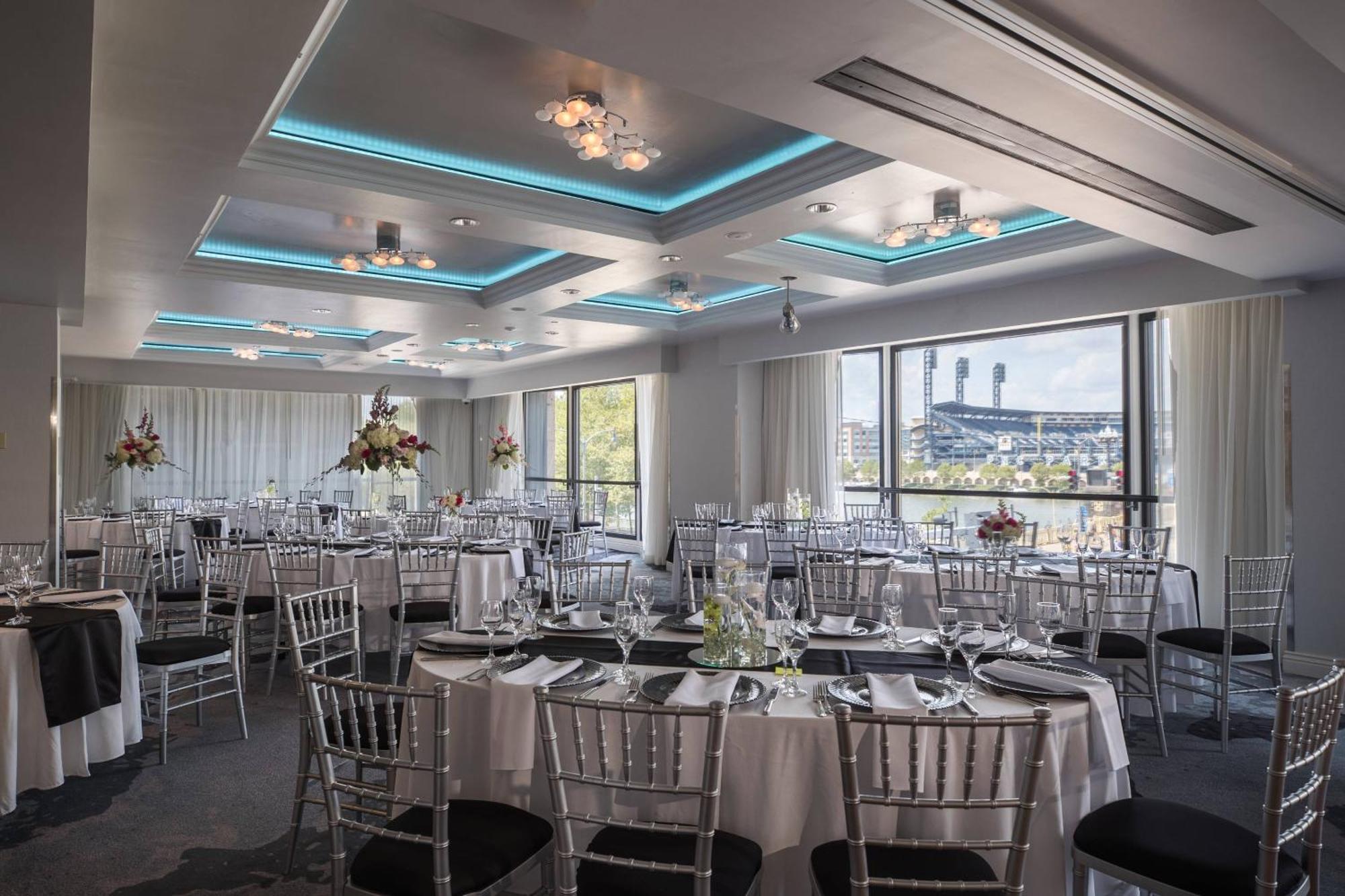 Renaissance Hotel 4*