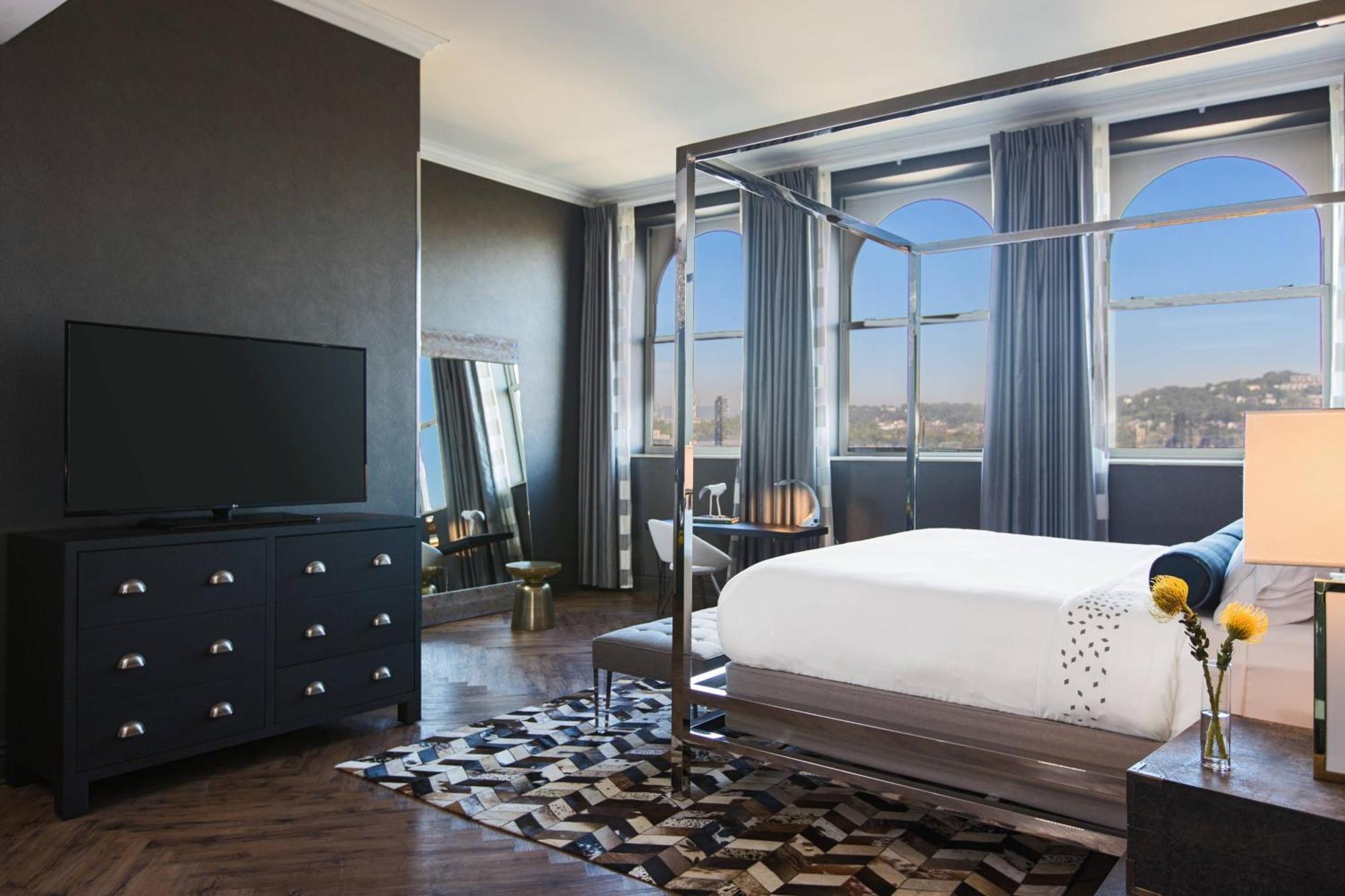 Renaissance Hotel