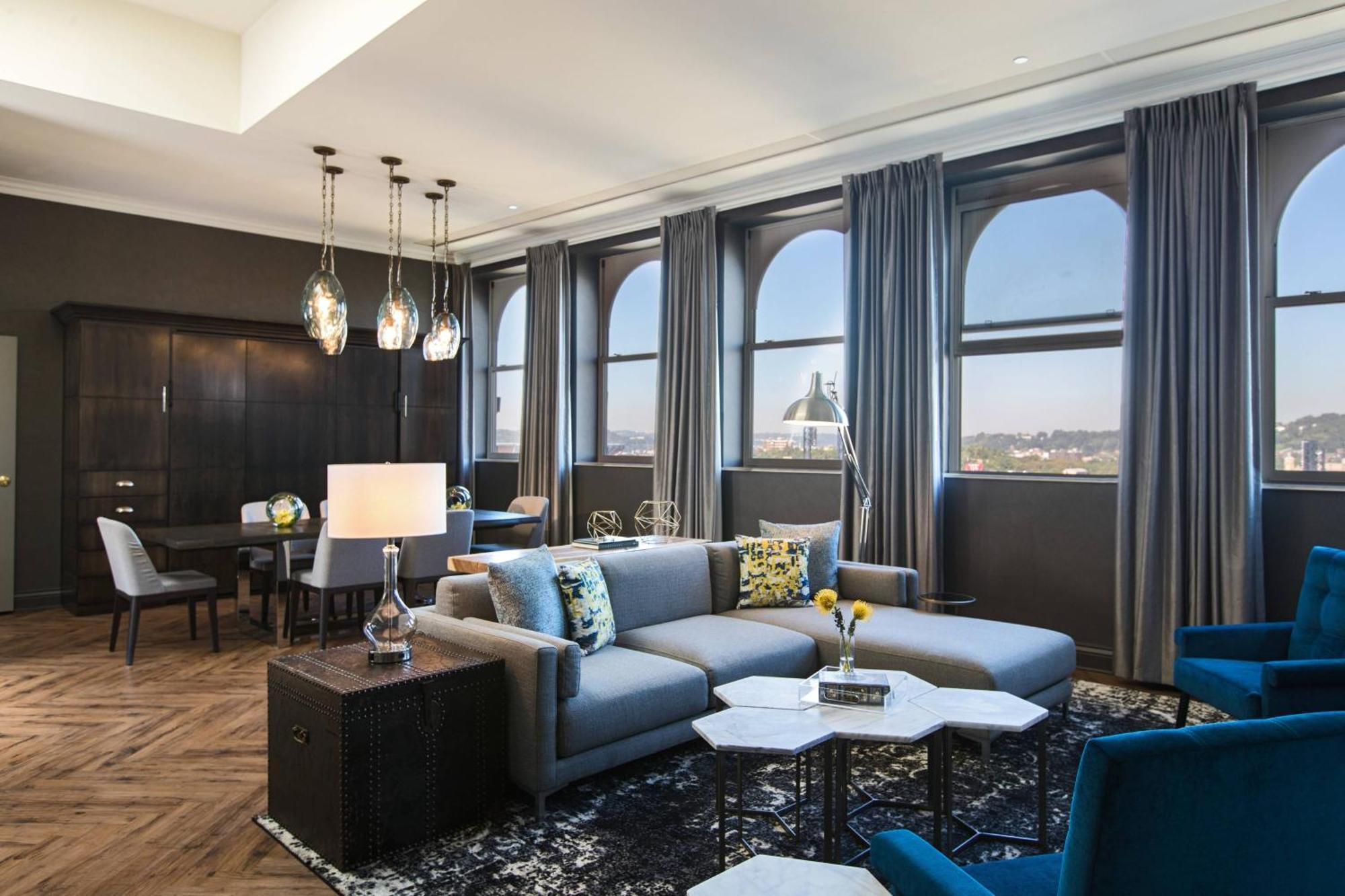 Renaissance Hotel 4*