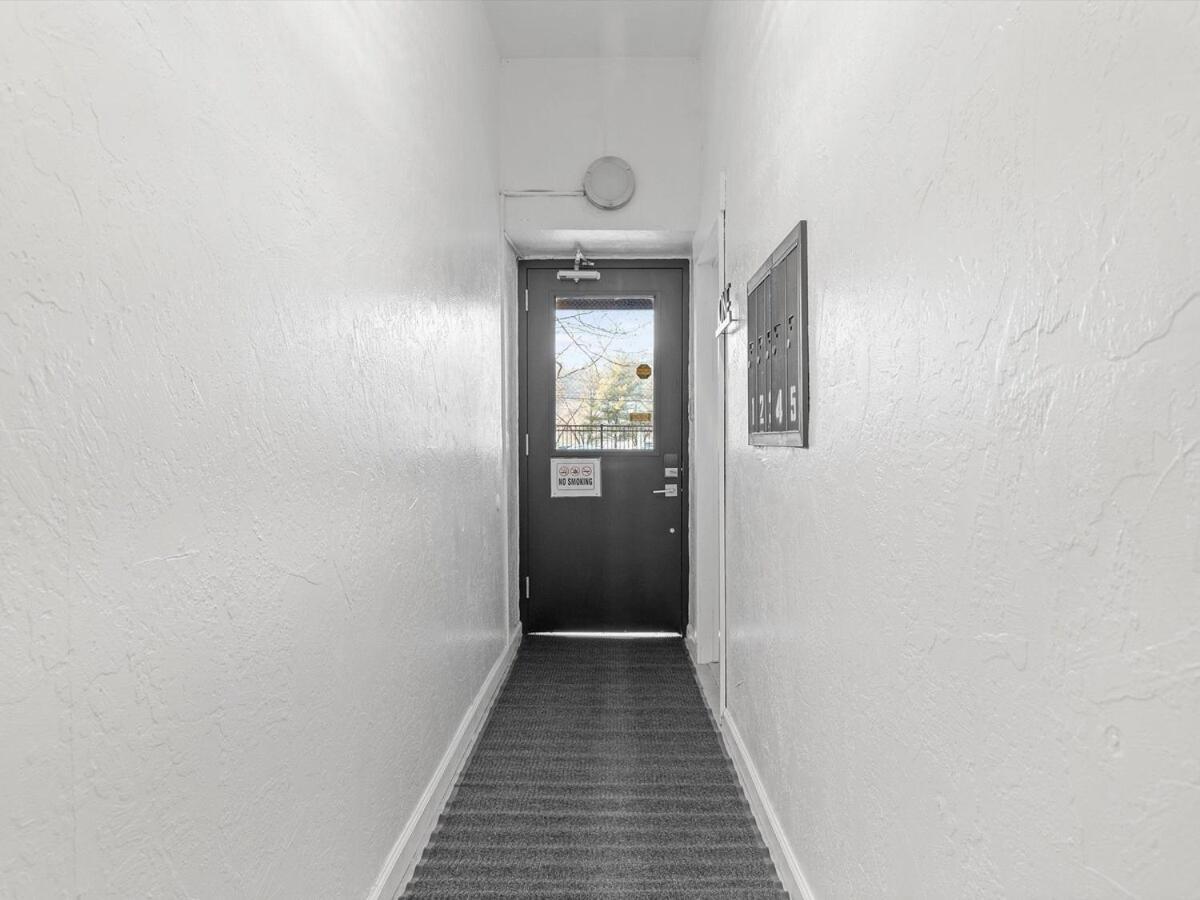 Lawrenceville !5 Spacious And Quiet Three Bedroom With Free Street Parking