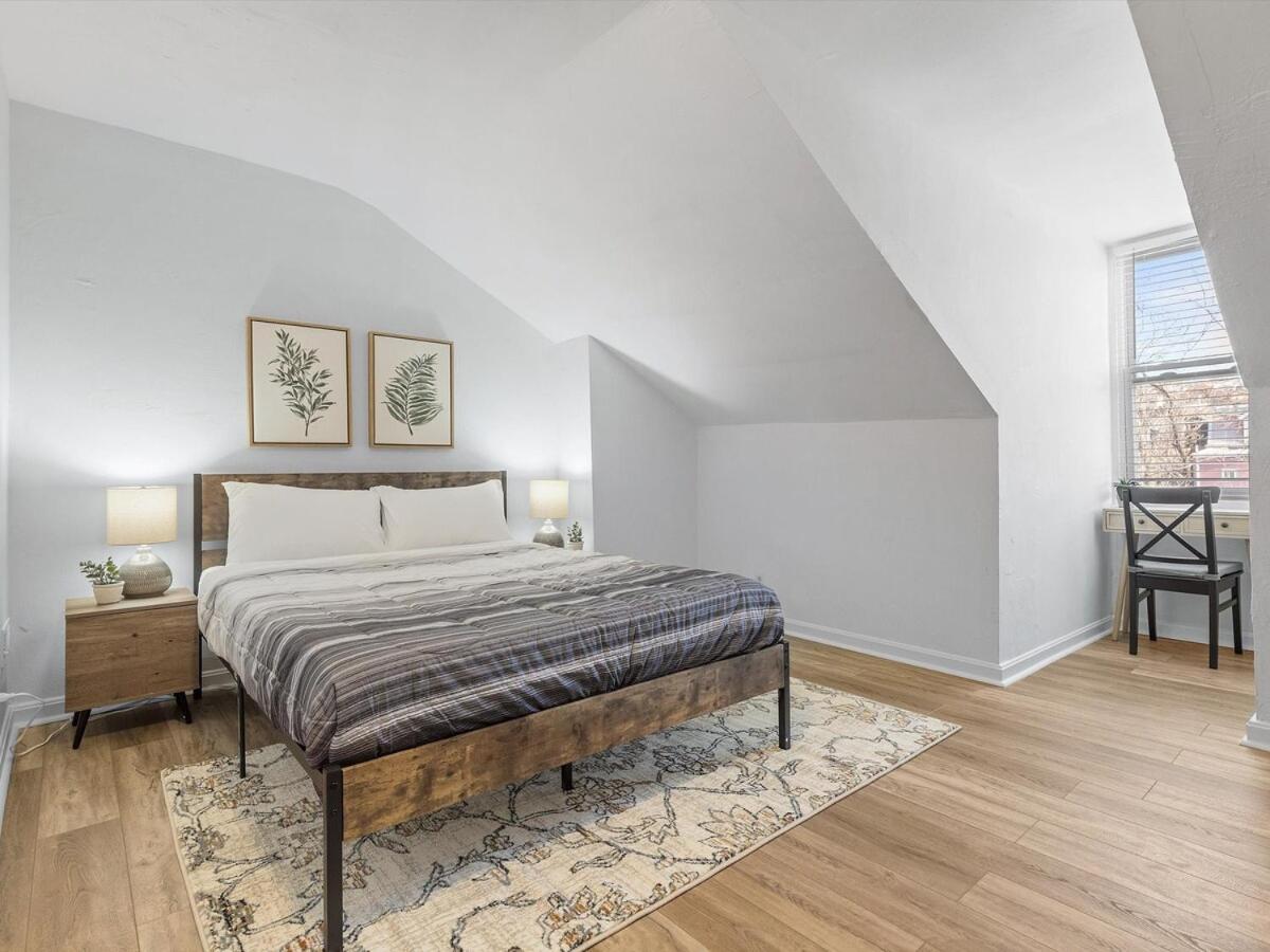 Lawrenceville !5 Spacious And Quiet Three Bedroom With Free Street Parking Apartment *
