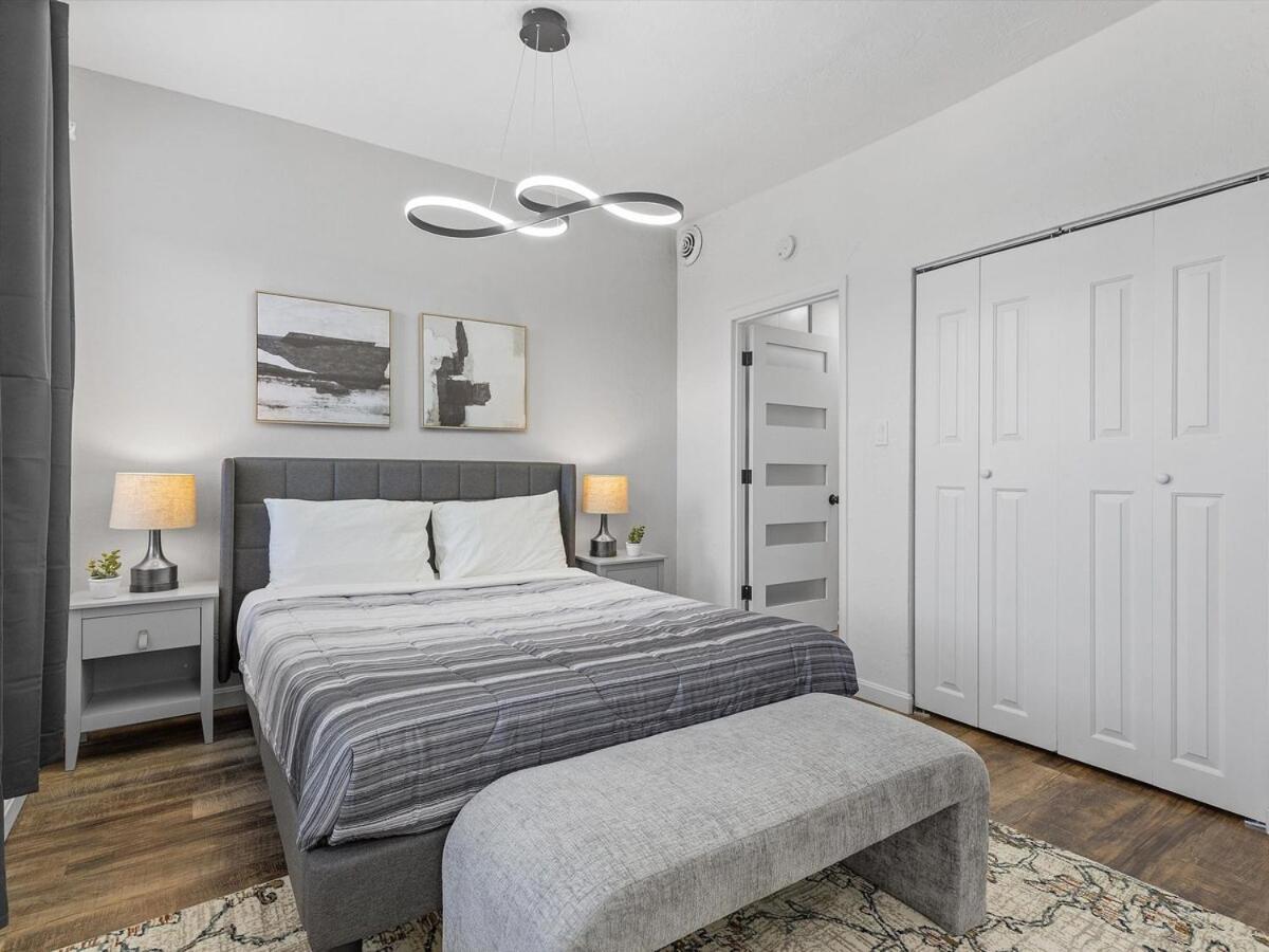 Lawrenceville !5 Spacious And Quiet Three Bedroom With Free Street Parking *